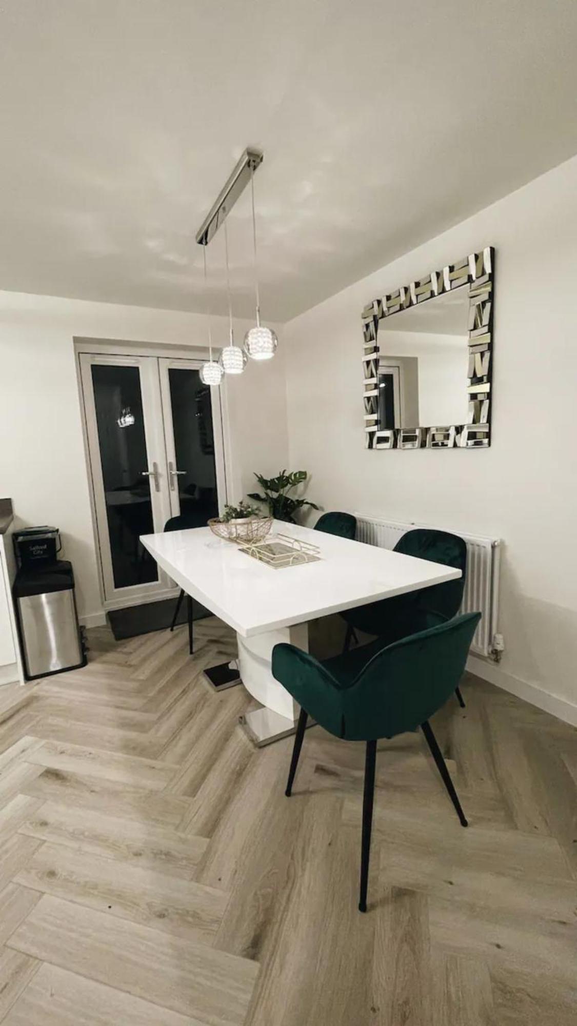 Stunning Private Room In A Home - Bathroom & Parking! Салфорд Екстериор снимка